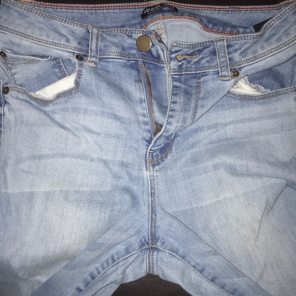 Light wash skinny jeans